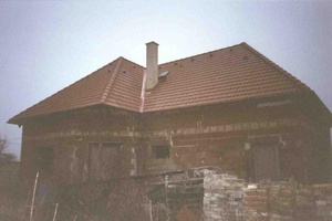 Střecha je hotová. Použitý materiál Bramac Alpská taška Classic.