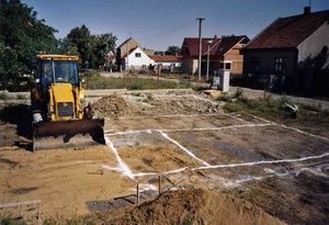 Vytýčení a vyznačení domu pro výkopové práce.