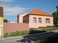 Fasáda domu z ulice